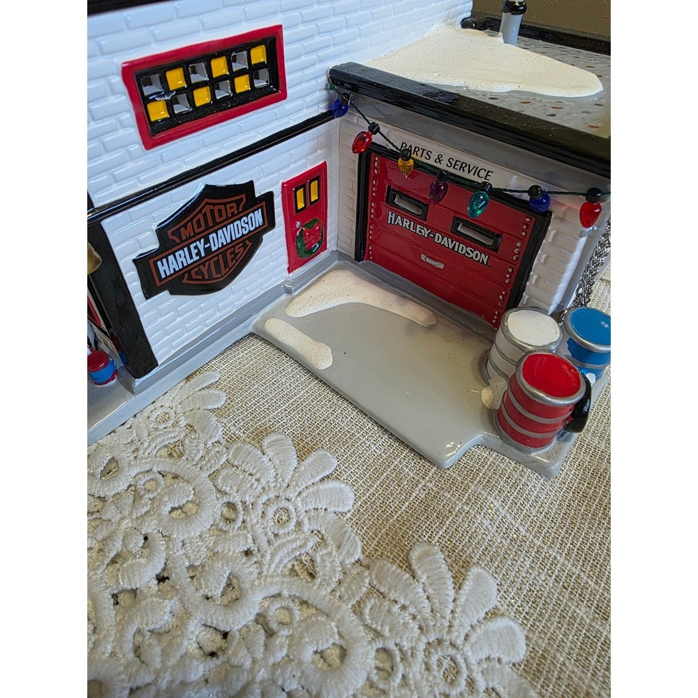 Dept 56 Snow Village Harley-Davidson Motorcycle Shop Lighted Building 1998 - Picture 4 of 14